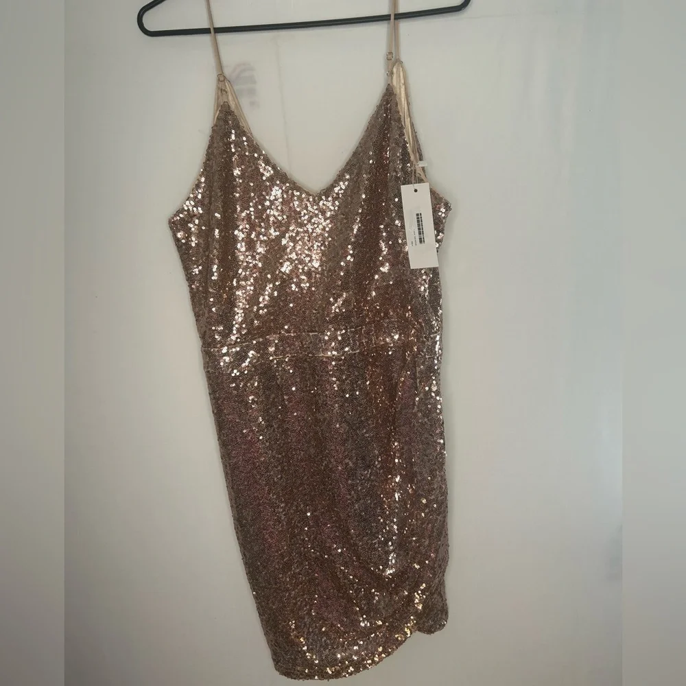 NWT De Novo Women’s Sequin Rose Gold Dress. Size M - Picture 7 of 16